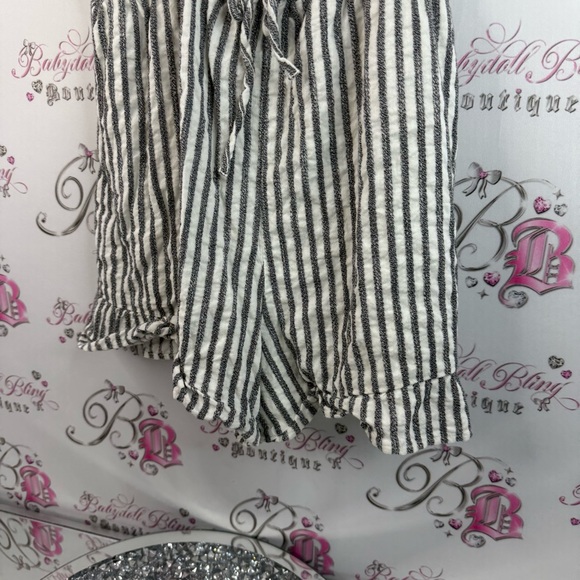 American eagle outfitters romper shorts onesie Striped grey and White ruffle hem - Picture 12 of 16